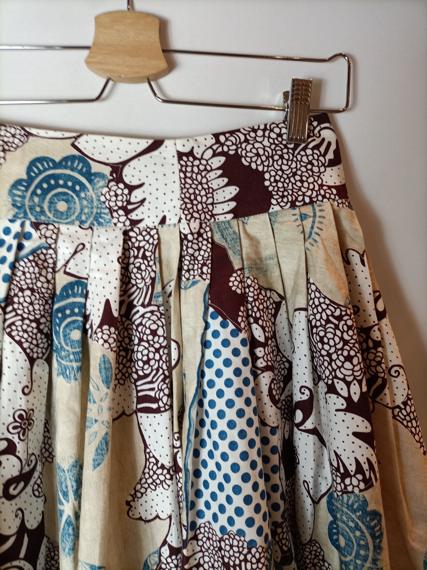 ALMA AGUILAR. Total jacket and skirt look. Size 38