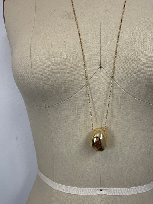 MASSIMO DUTTI. Collar largo dorado colgante