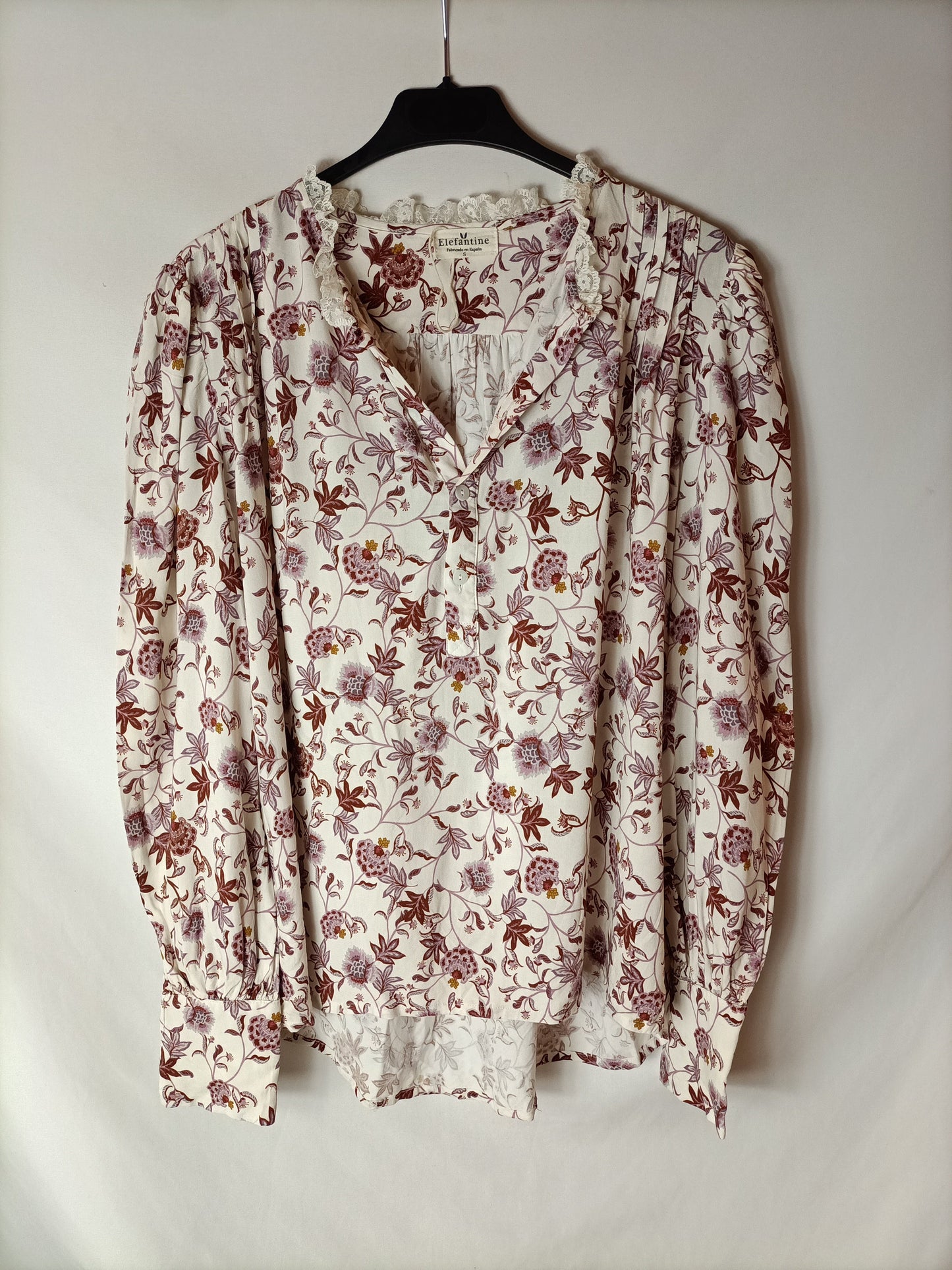 ELEPHANTINE. Beige floral Ts blouse