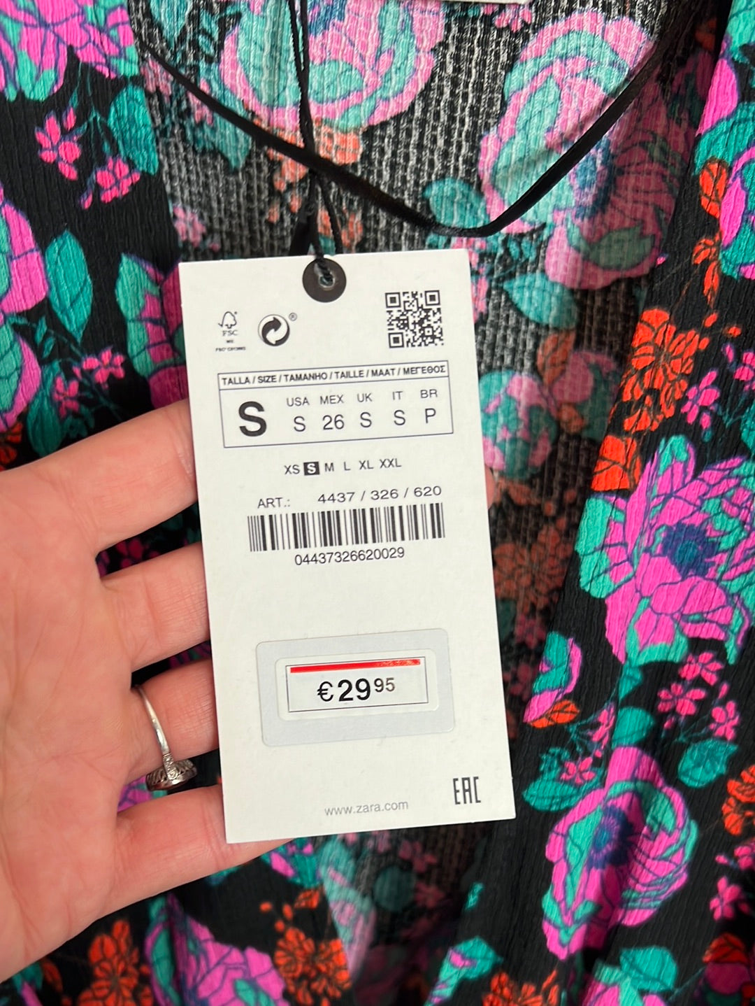 ZARA. Vestido corto flores hombreras . T S