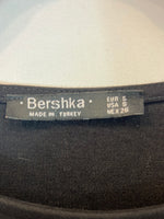 BERSHKA. Vestido corto negro T.s