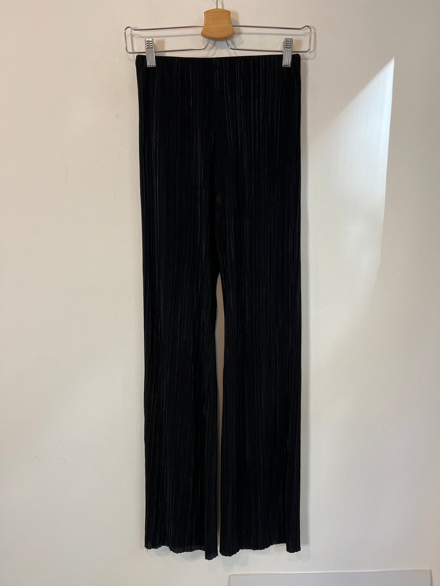 STORETS. Pantalón negro plisado Ts/m