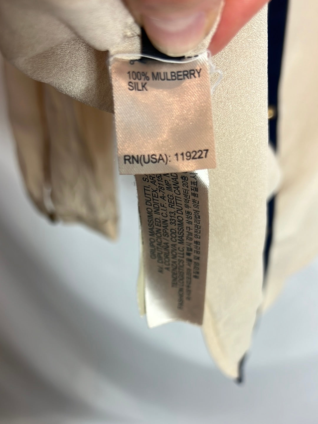 MASSIMO DUTTI. Blusa seda beige semitransparente . T 42