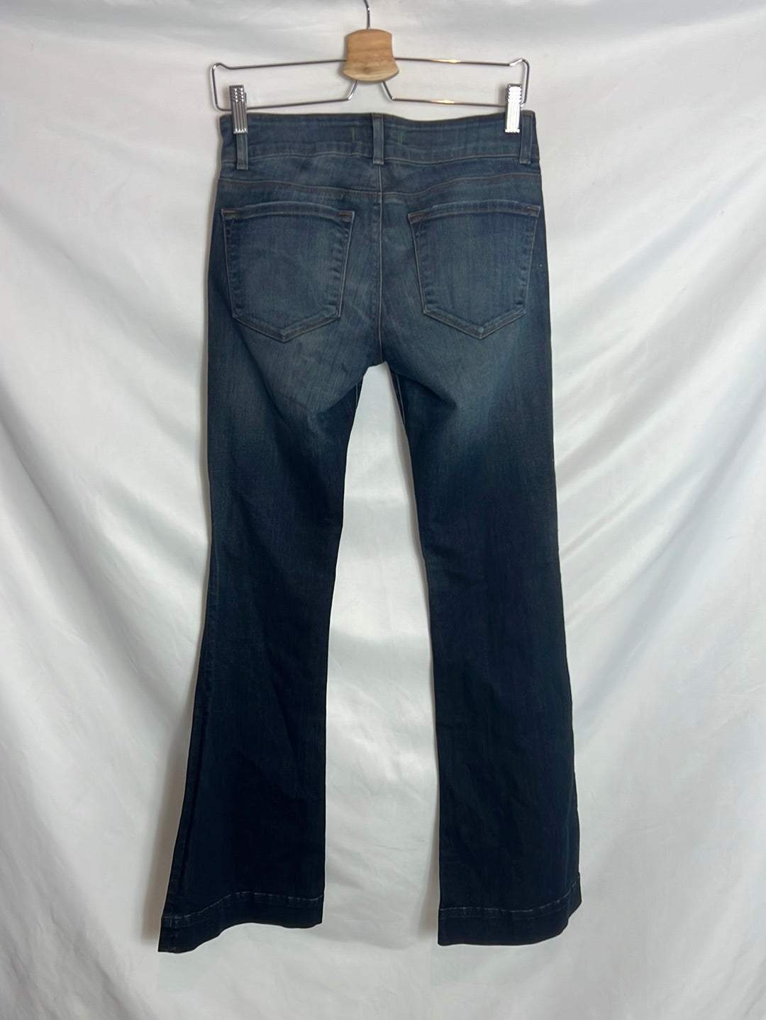J BRAND. Dark denim worn camping effect. T 27 (38)
