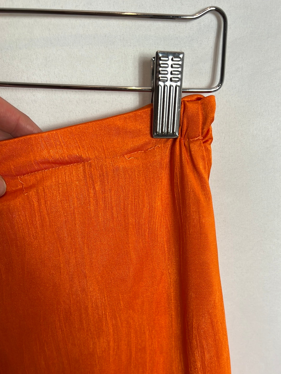 SUPERDOWN. total look naranja  T.s