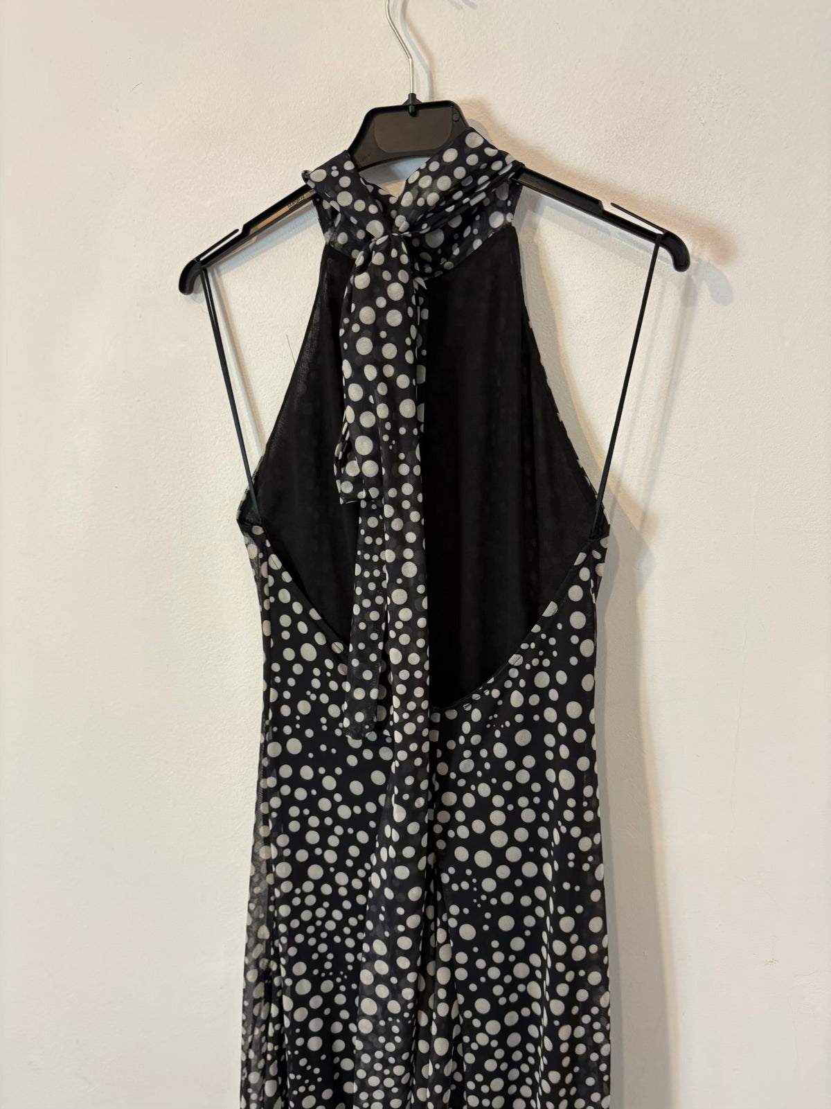 ZARA. Vestido largo negro lunares