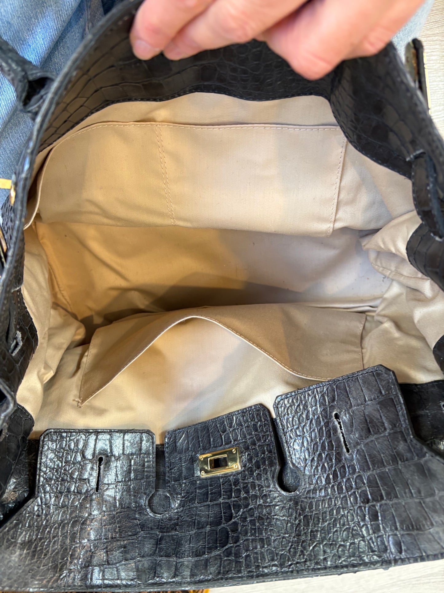 OTRAS. Bolso de mano gris piel