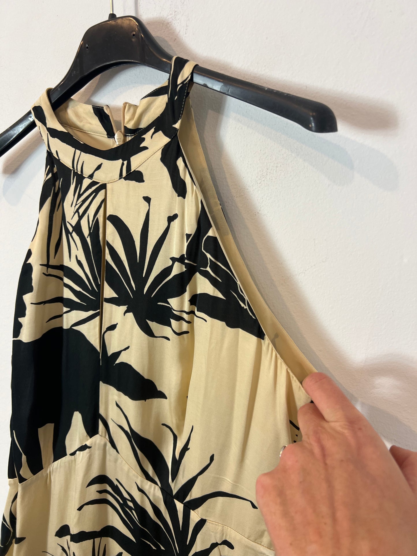 MASSIMO DUTTI. Long printed halterneck dress. Size 36