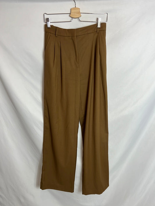 ZARA. Pantalón verde caqui  para ancha. T S