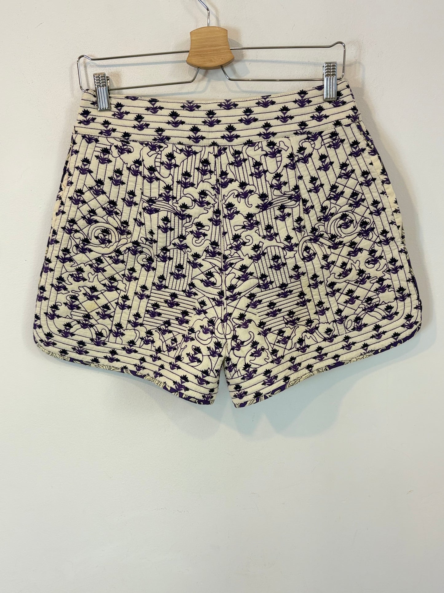 CLAUDIE PIERLOT. Textured printed shorts. Size 38