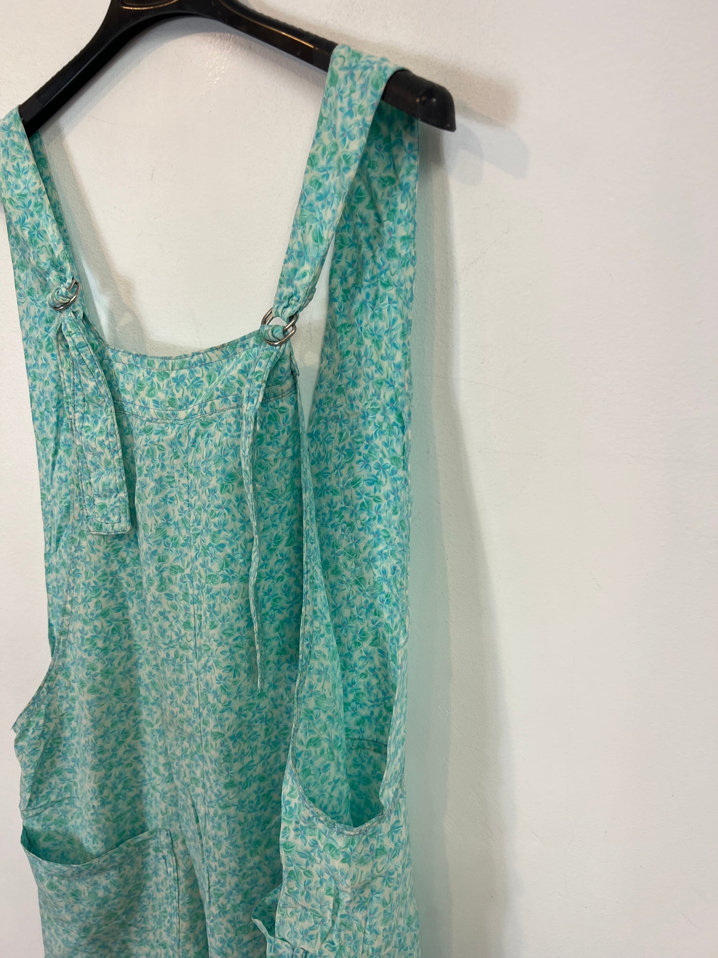 OTRAS. Peto corto flores fluido. T M