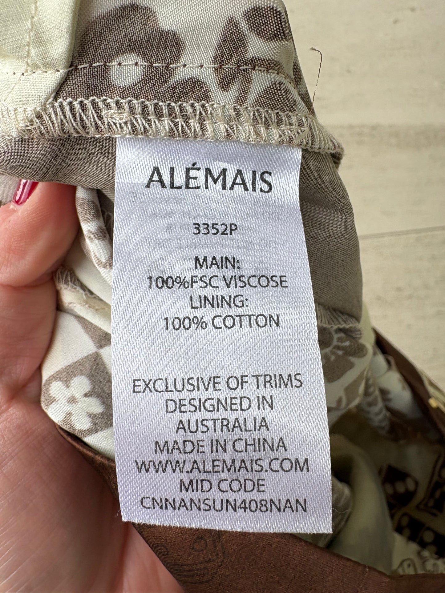ALÉMAIS. Conjunto fluido  satinado estampado
