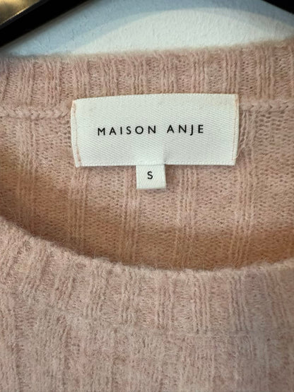 MAISON ANJE. Jersey rosa claro detalle hombros