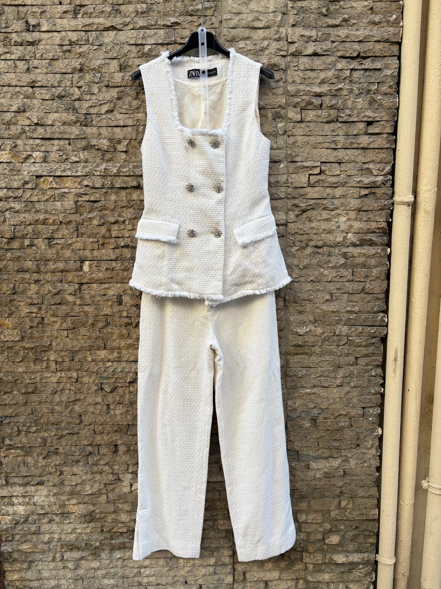 ZARA. Conjunto tweed blanco detalle hilos