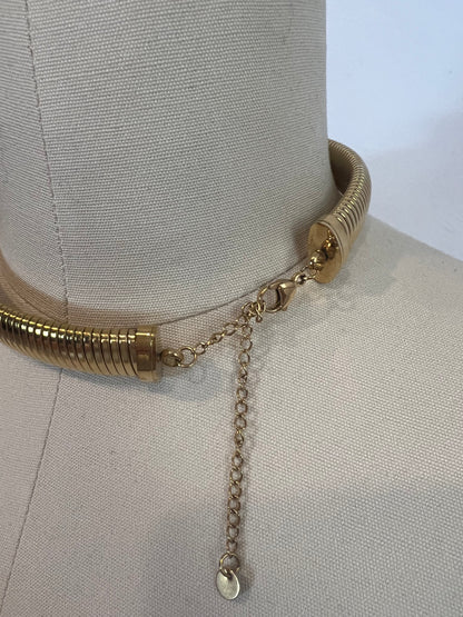 OTRAS. Gargantilla dorada ajustable