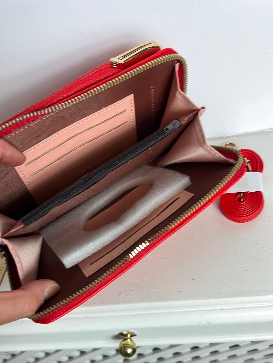 OTRAS. Bolso y cartera mini rojo