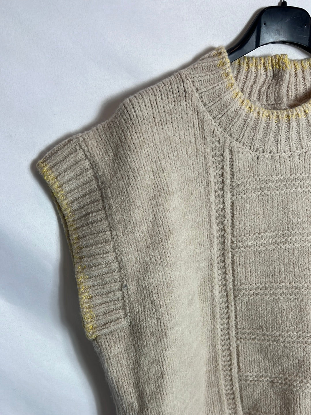 SESSUN. Sleeveless two-tone wool sweater. T.S.