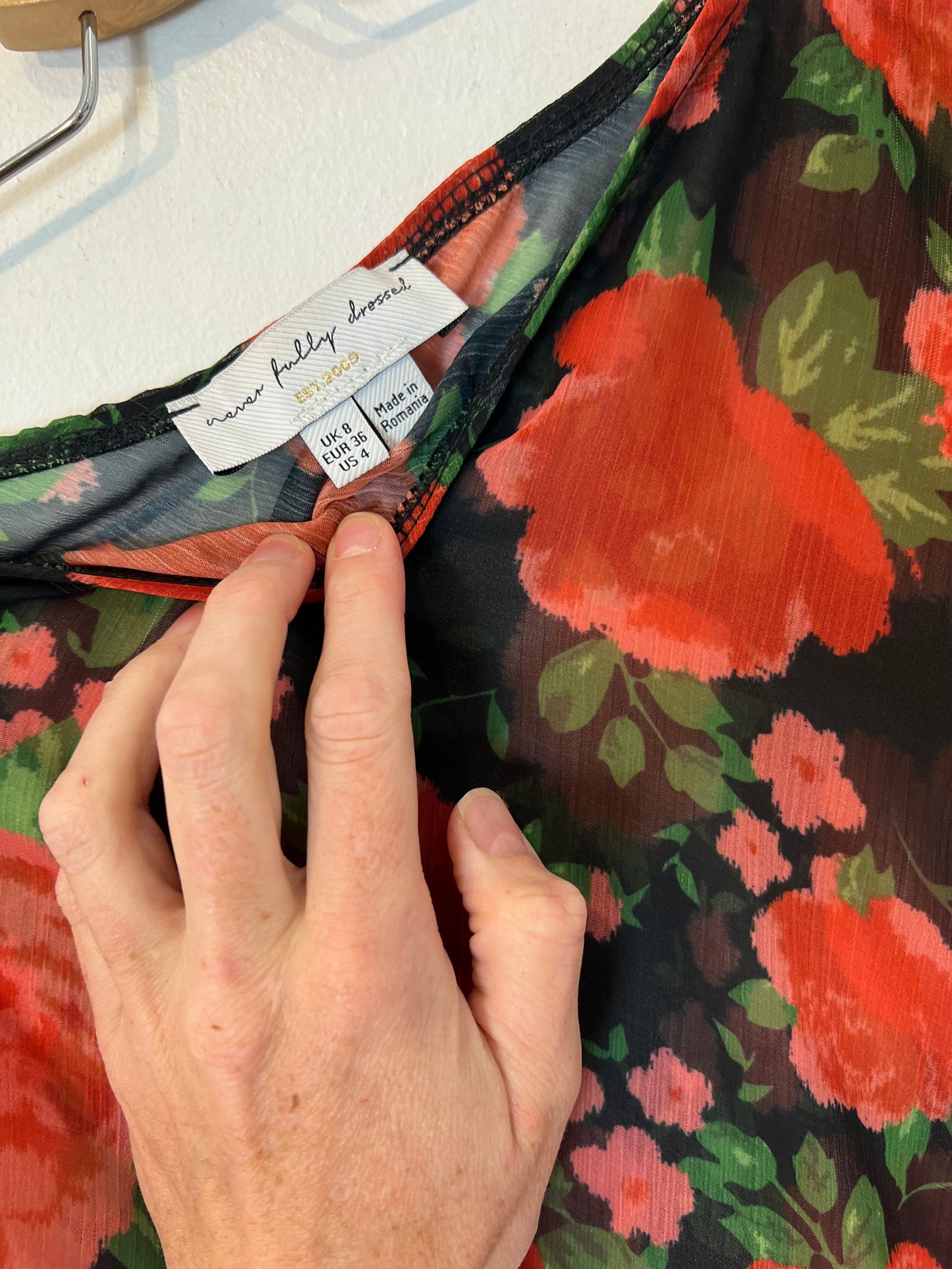 NEVER FULLY DRESSED . Conjunto negro flores T.36/38