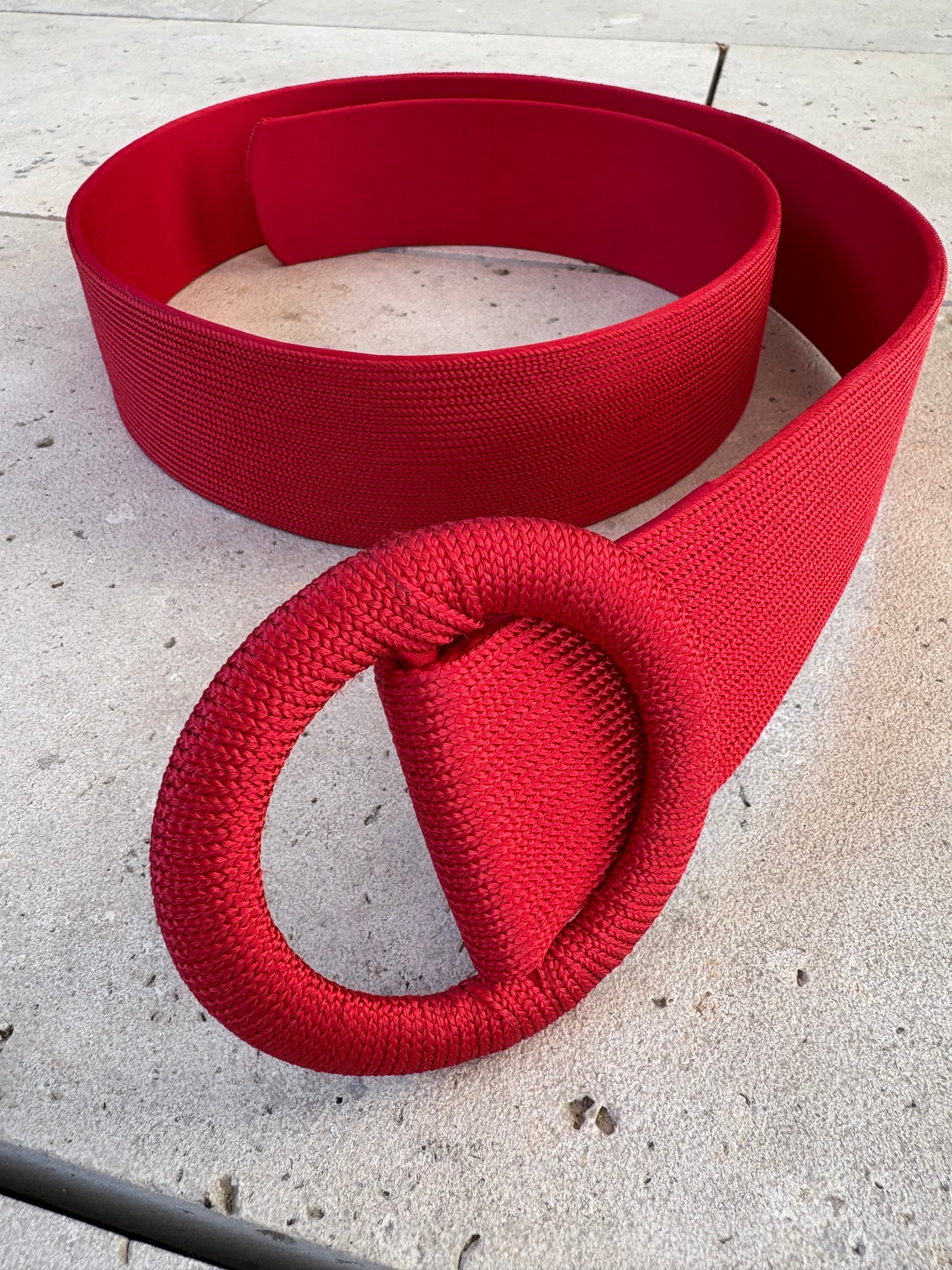 OTRAS. Cinturón rojo semirrígido textura. T L/XL