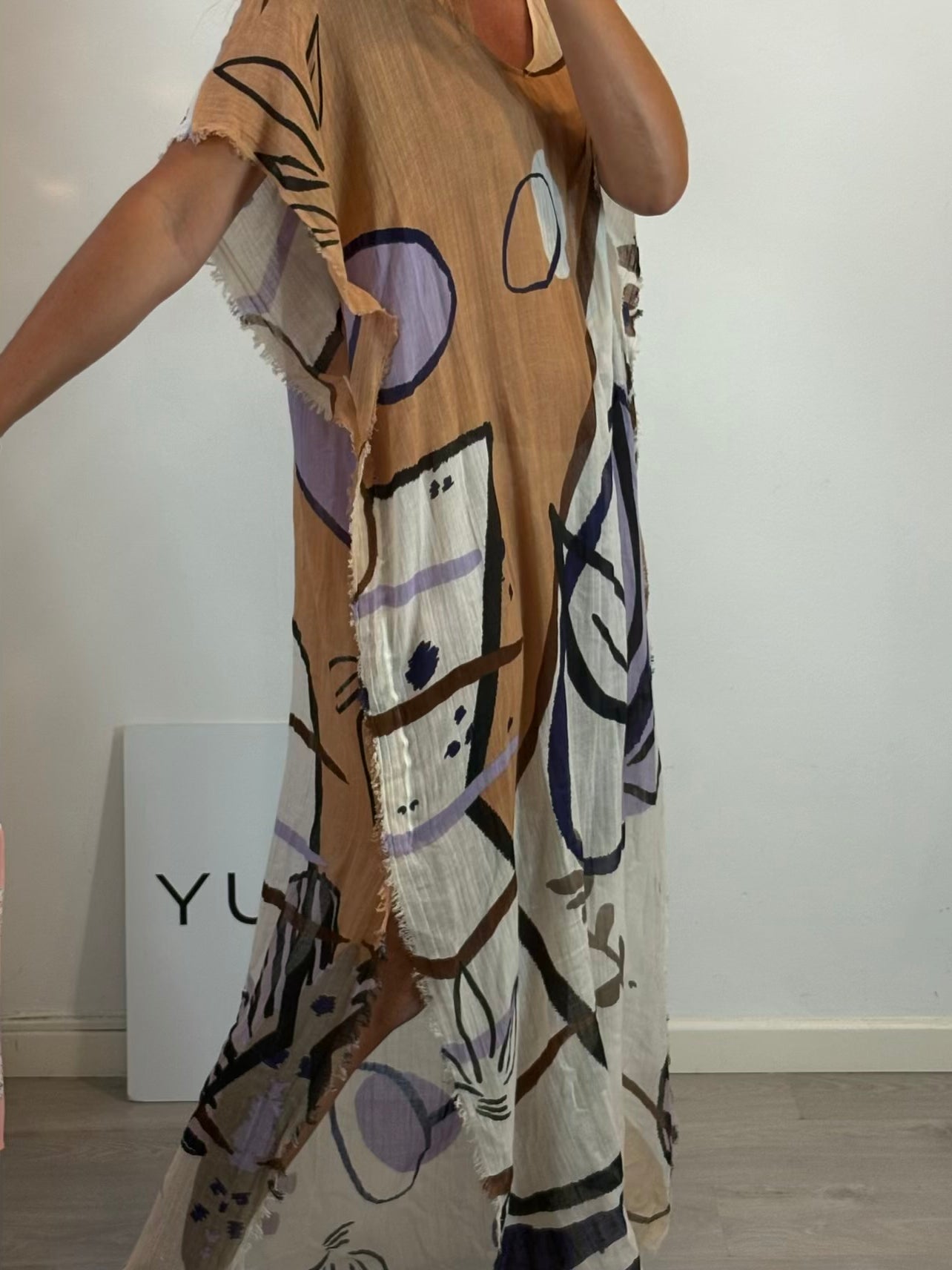 AWALE STUDIO. Vestido largo estampado estilo caftán