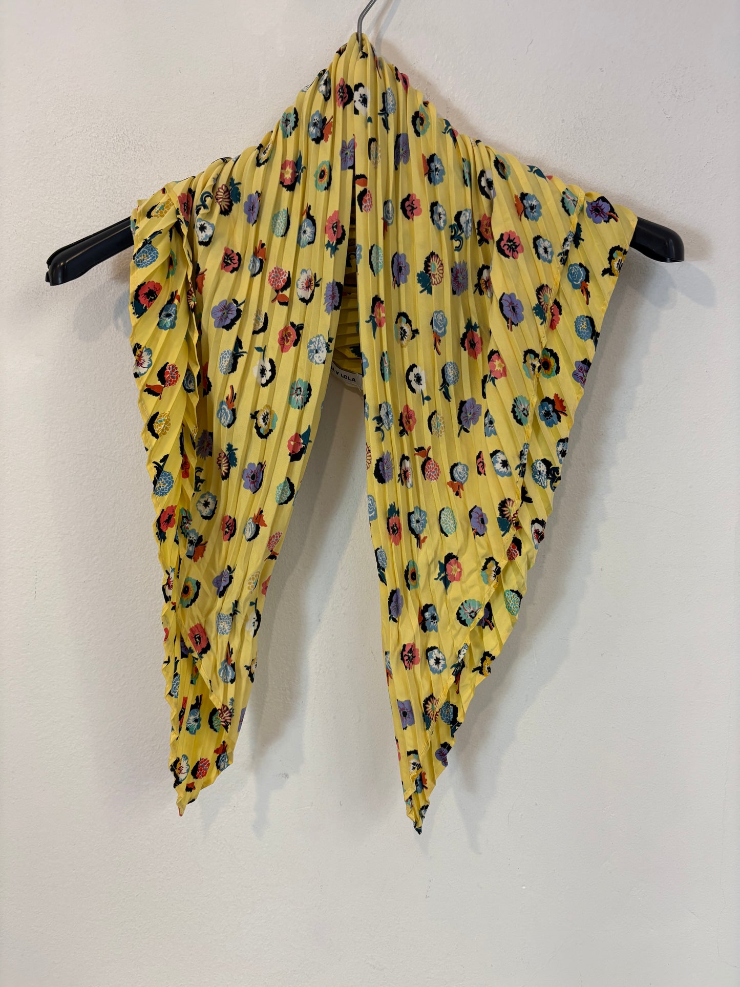 BIMBA Y LOLA. Pañuelo plisado estampado