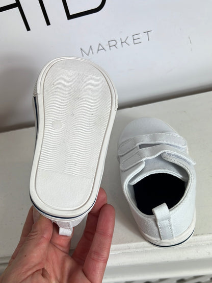 OTHERS. White velcro sneakers. Size 21