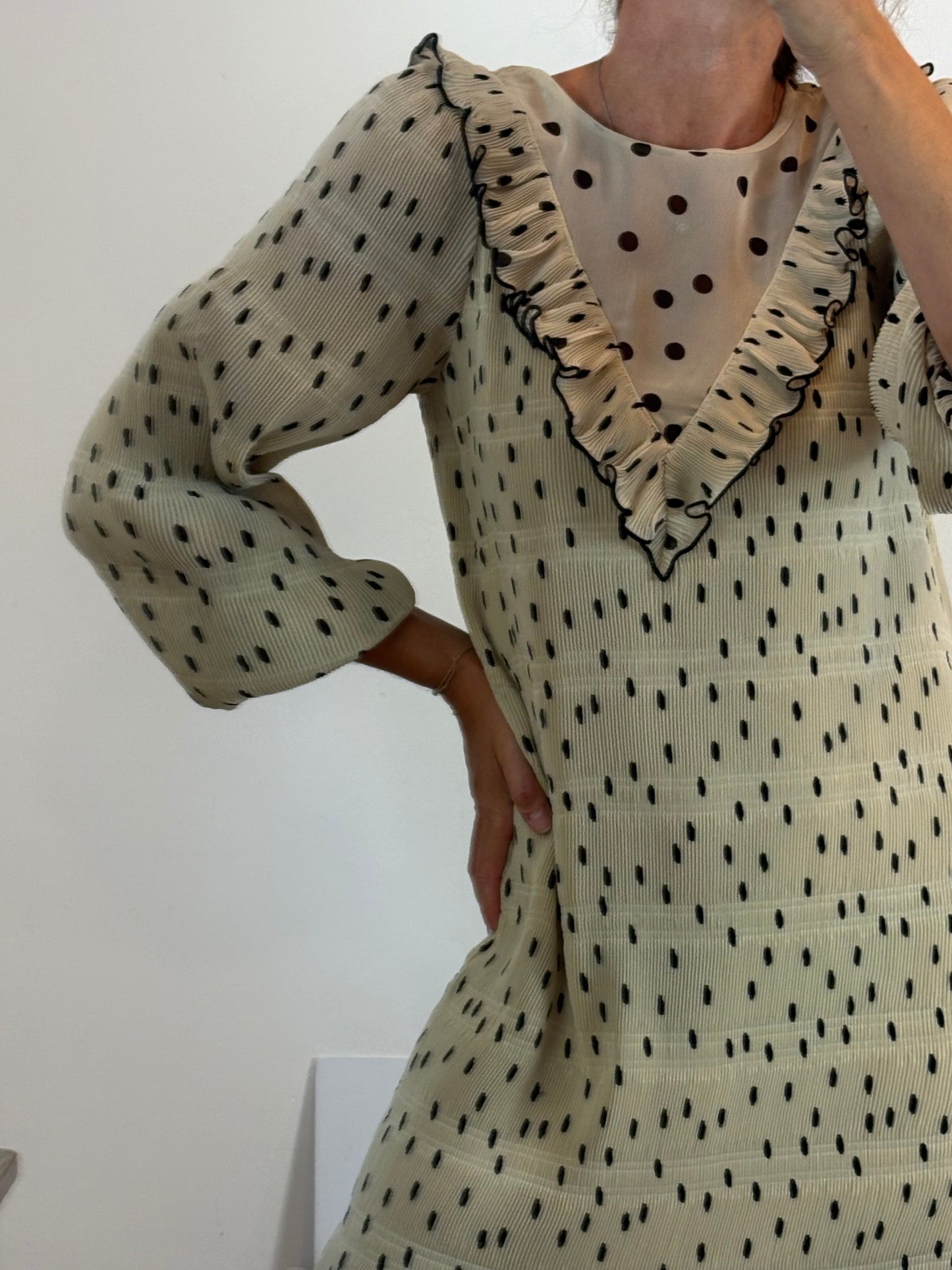 GANNI. Short pleated polka dot dress. Size 38