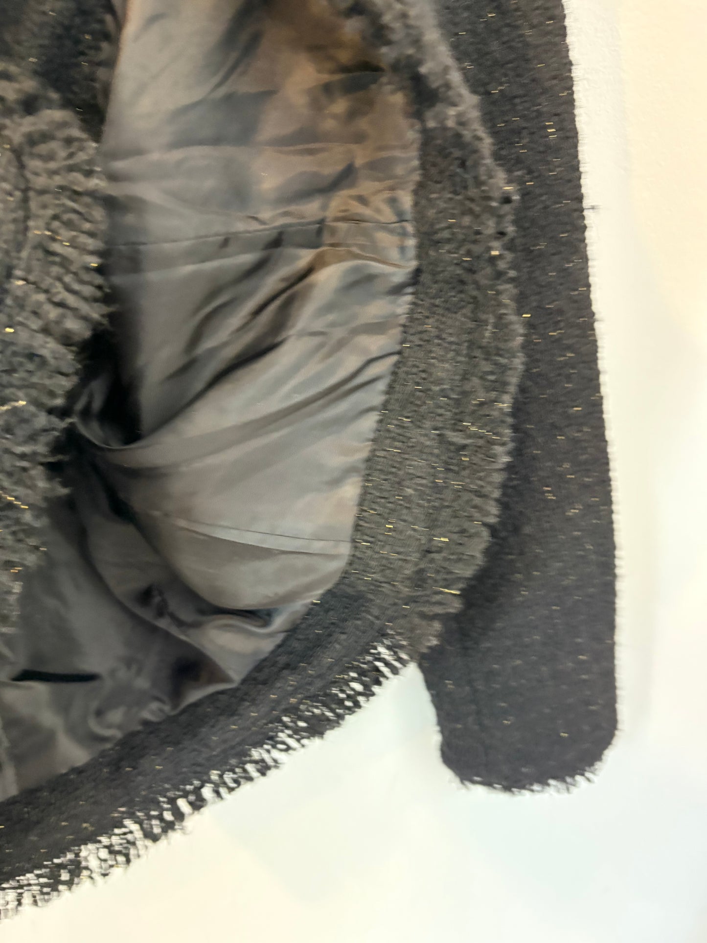 ALEXANDRA NEEL. Chaqueta tweed negra cinturón