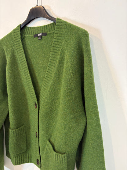 UNIQLO. Cárdigan verde punto suave. T S