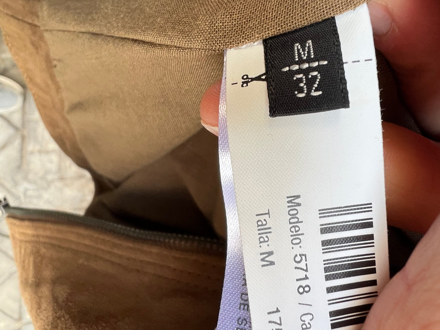 MASSIMO DUTTI. Zippered leather vest. TM