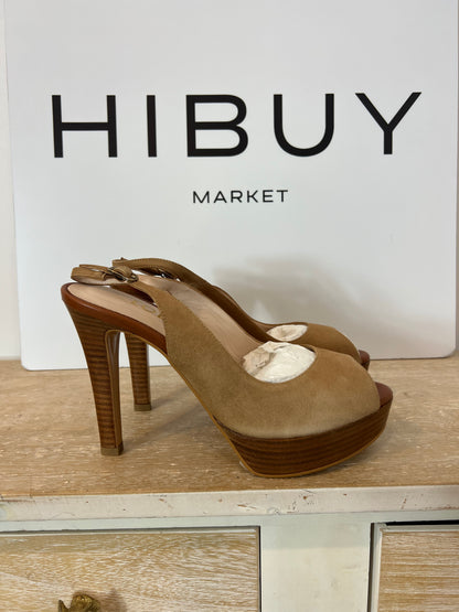 LODI. Tacones piel camel peeptoes. T 39