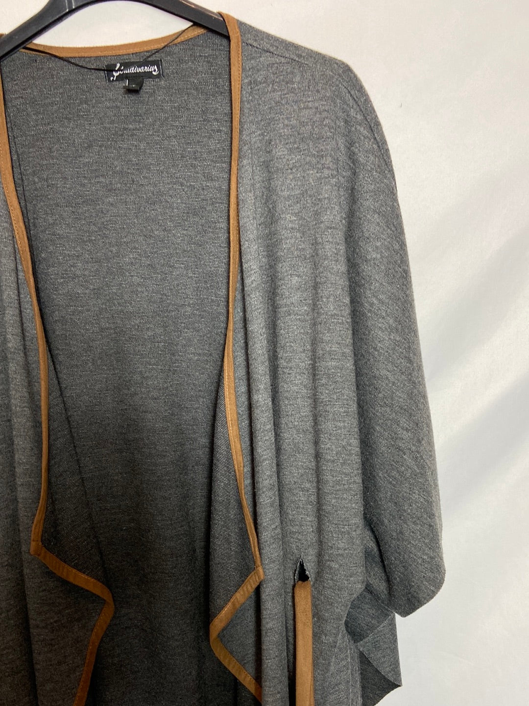 STRADIVARIUS. Chaqueta gris cinturón T.S