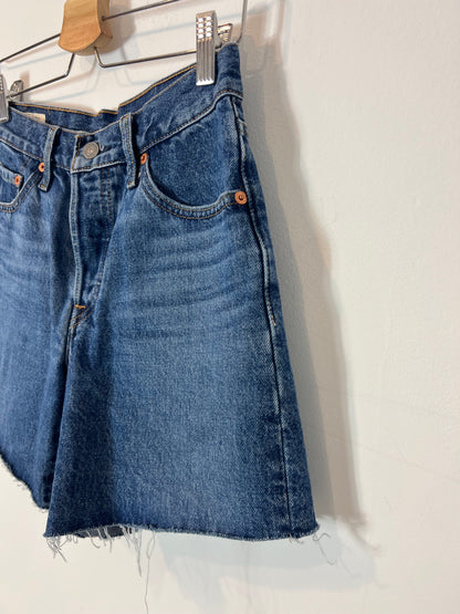 LEVI'S. Pantalón corto denim T.25(34/36)