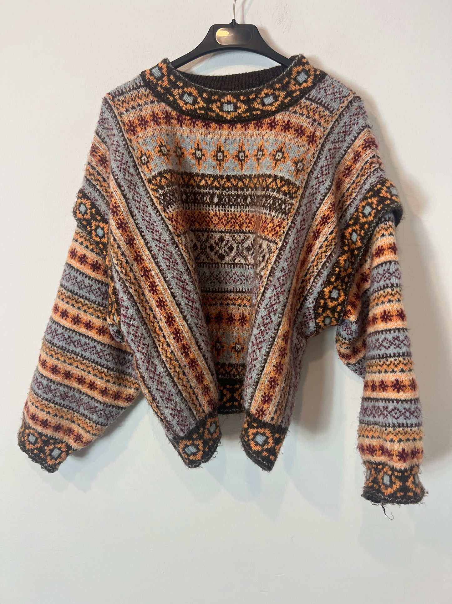 MANGO. Colorful printed sweater. TL