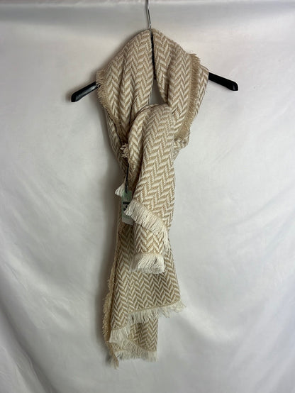 NAF NAF. Beige and gold scarf