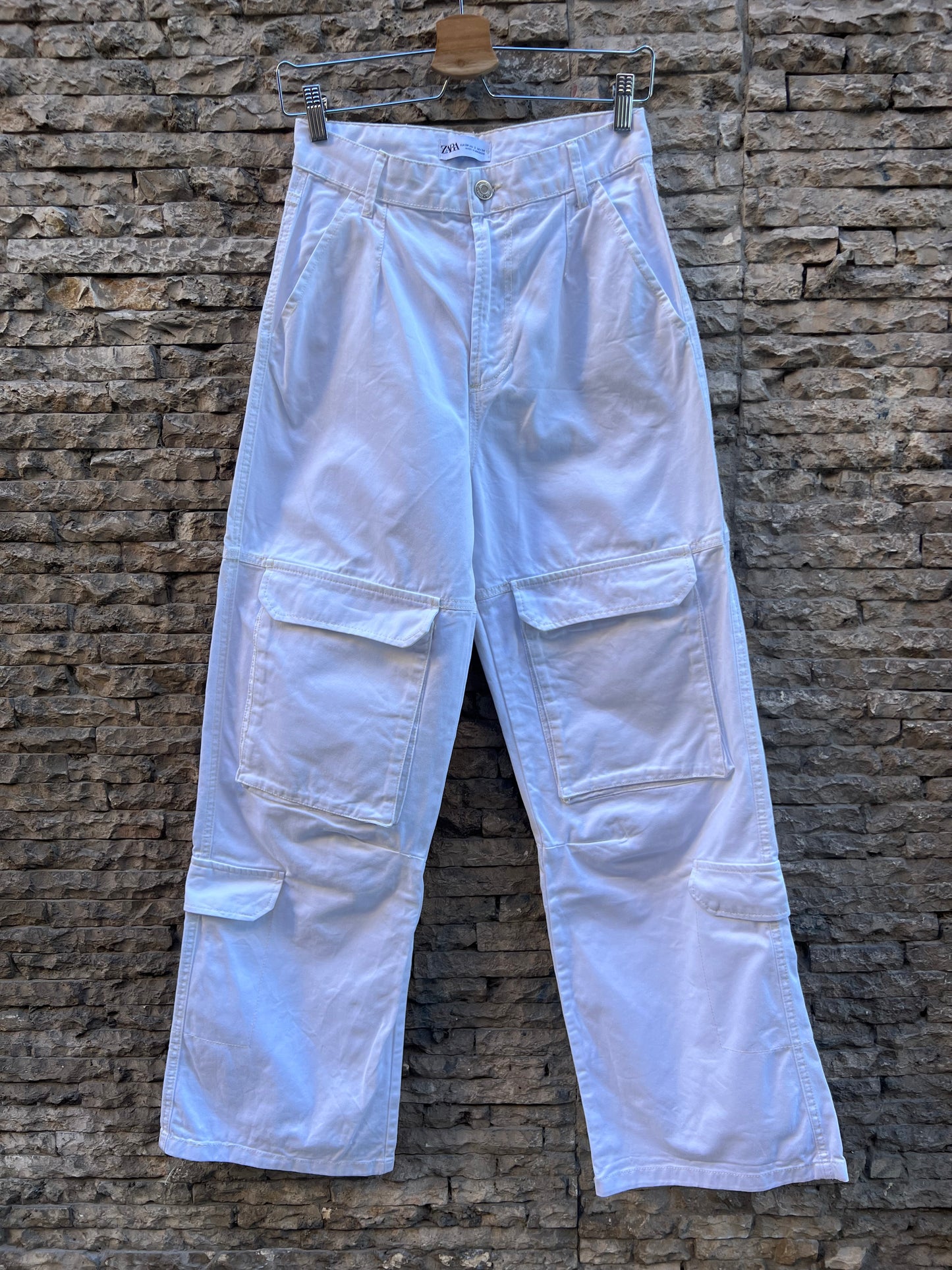 ZARA. Denim blanco pata ancha bolsillos. T 34