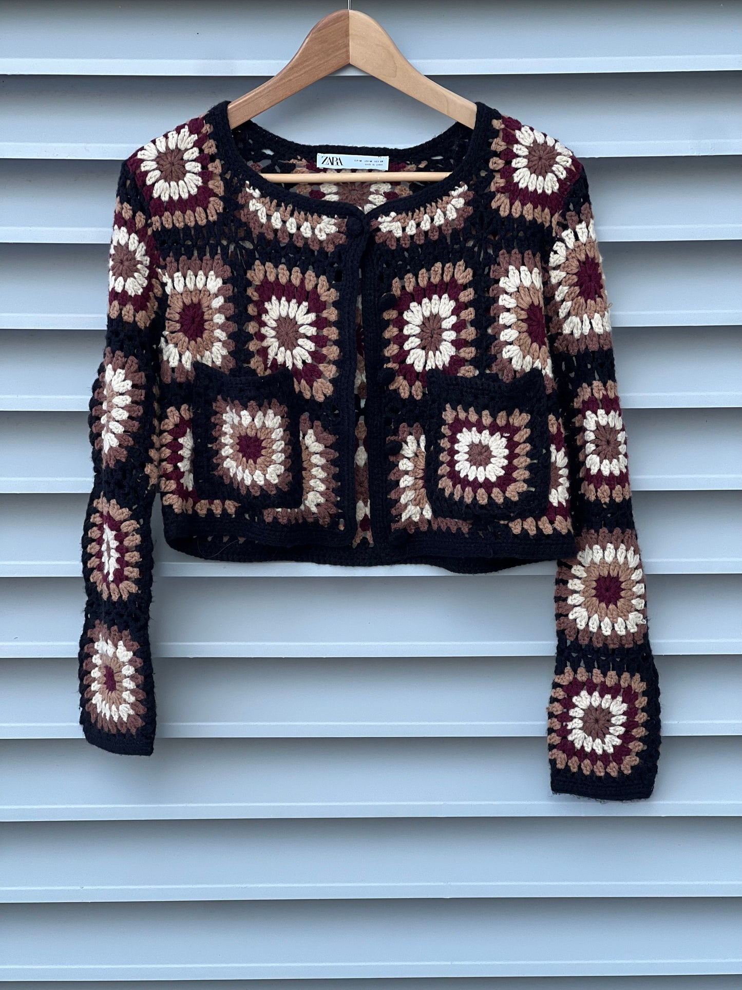 ZARA. chaqueta croché