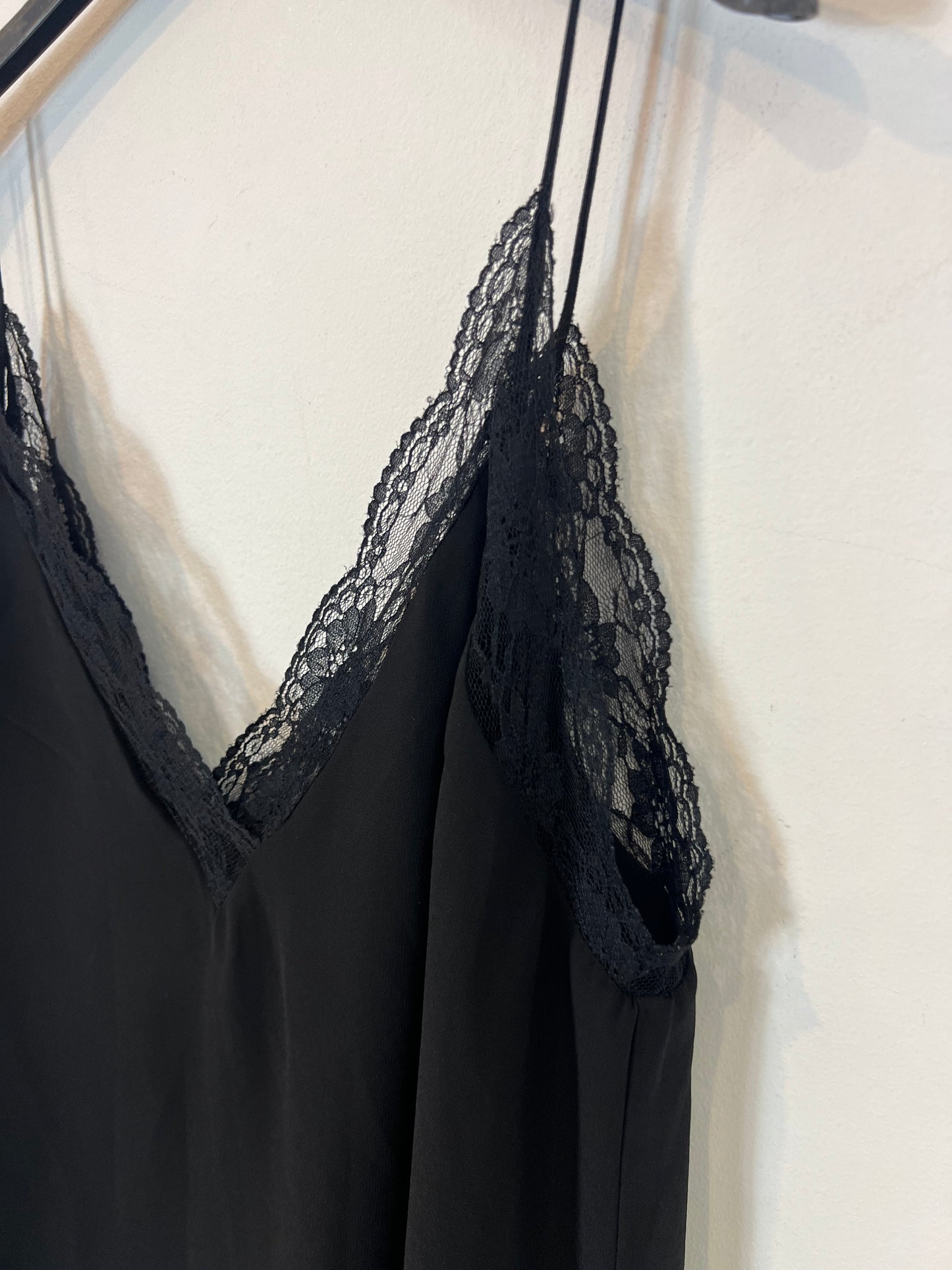 ZARA. Top negro lencero. T L