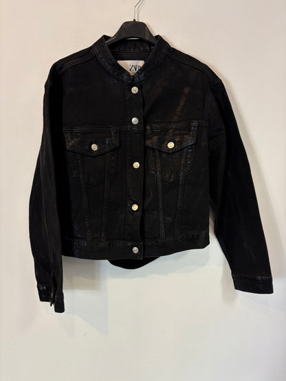 ZARA x KAIA GERBER. Cazadora negra textura