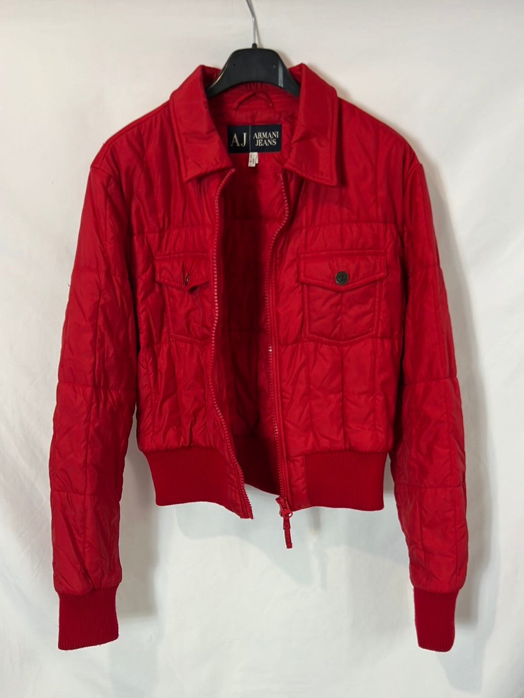ARMANI JEANS. Chaqueta roja acolchada. T S