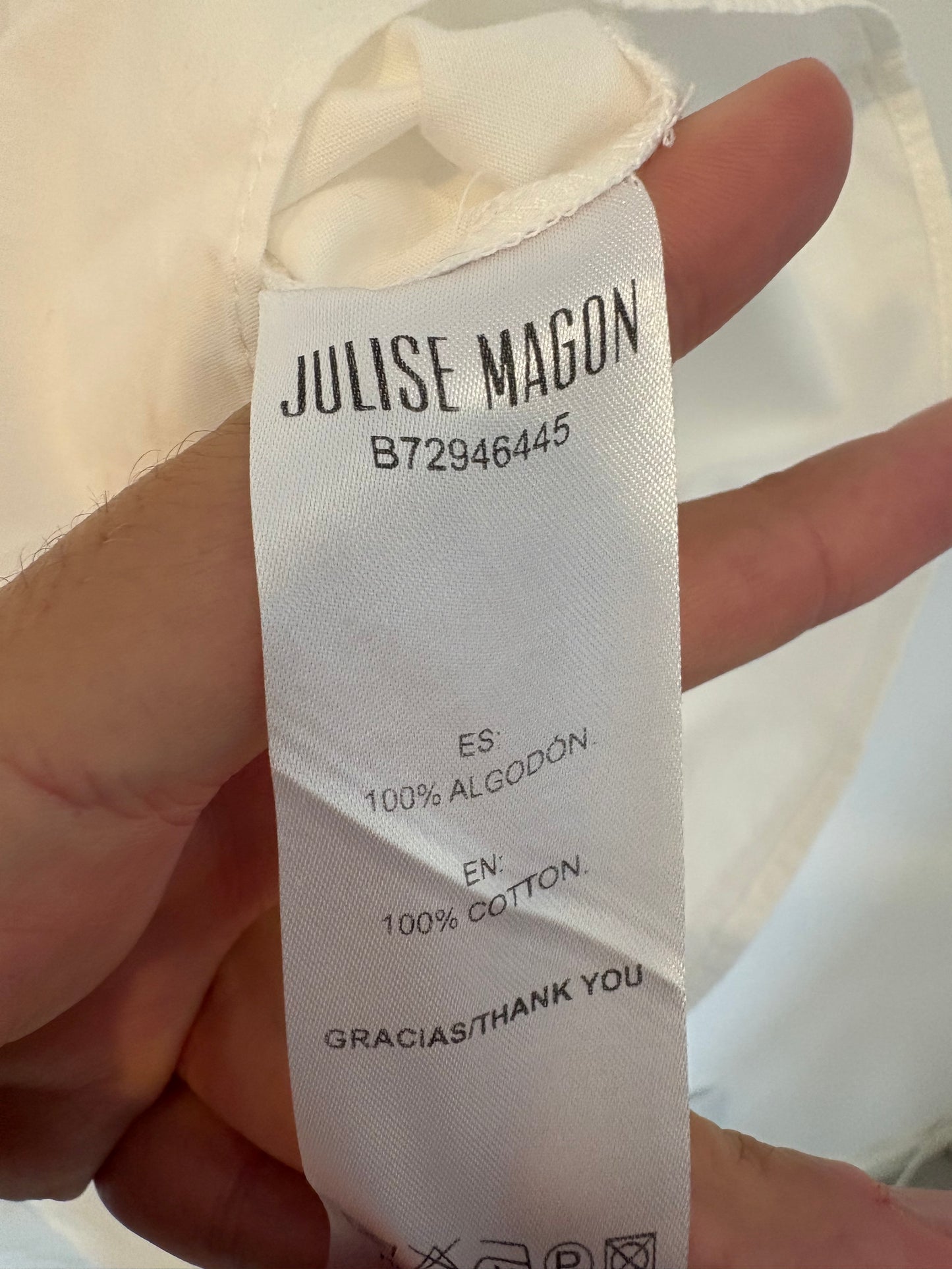 JULISE MAGON. White puff-sleeved shirt. TS