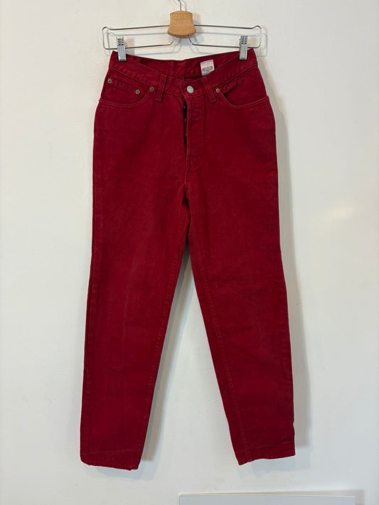 LEVI’S . Denim vintage color cereza abotonado