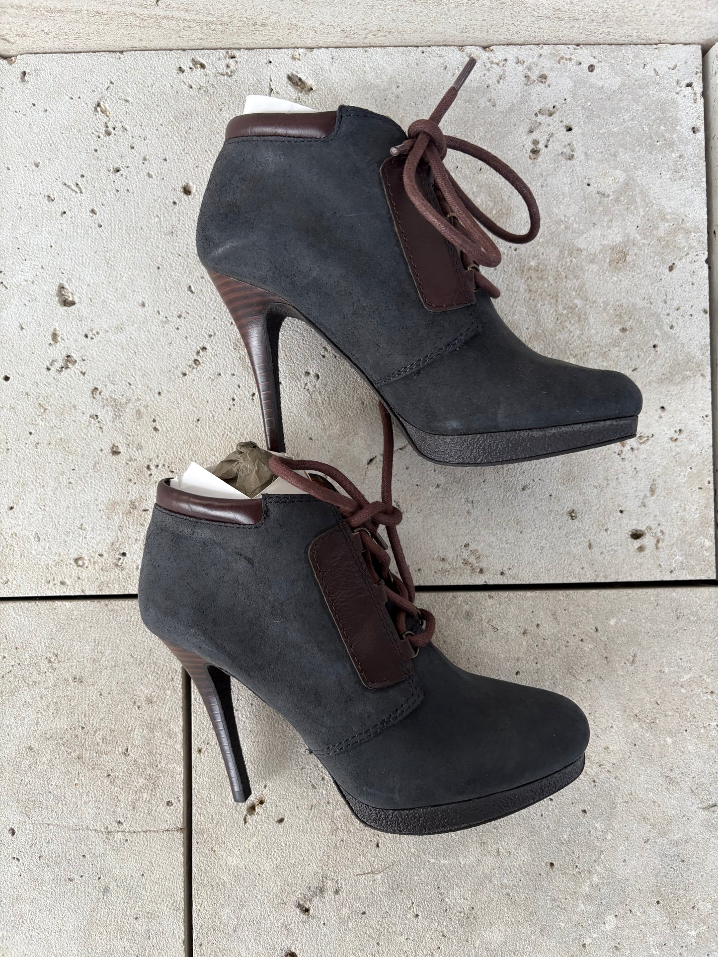 UTERQÜE. Botines piel cordones. T 37