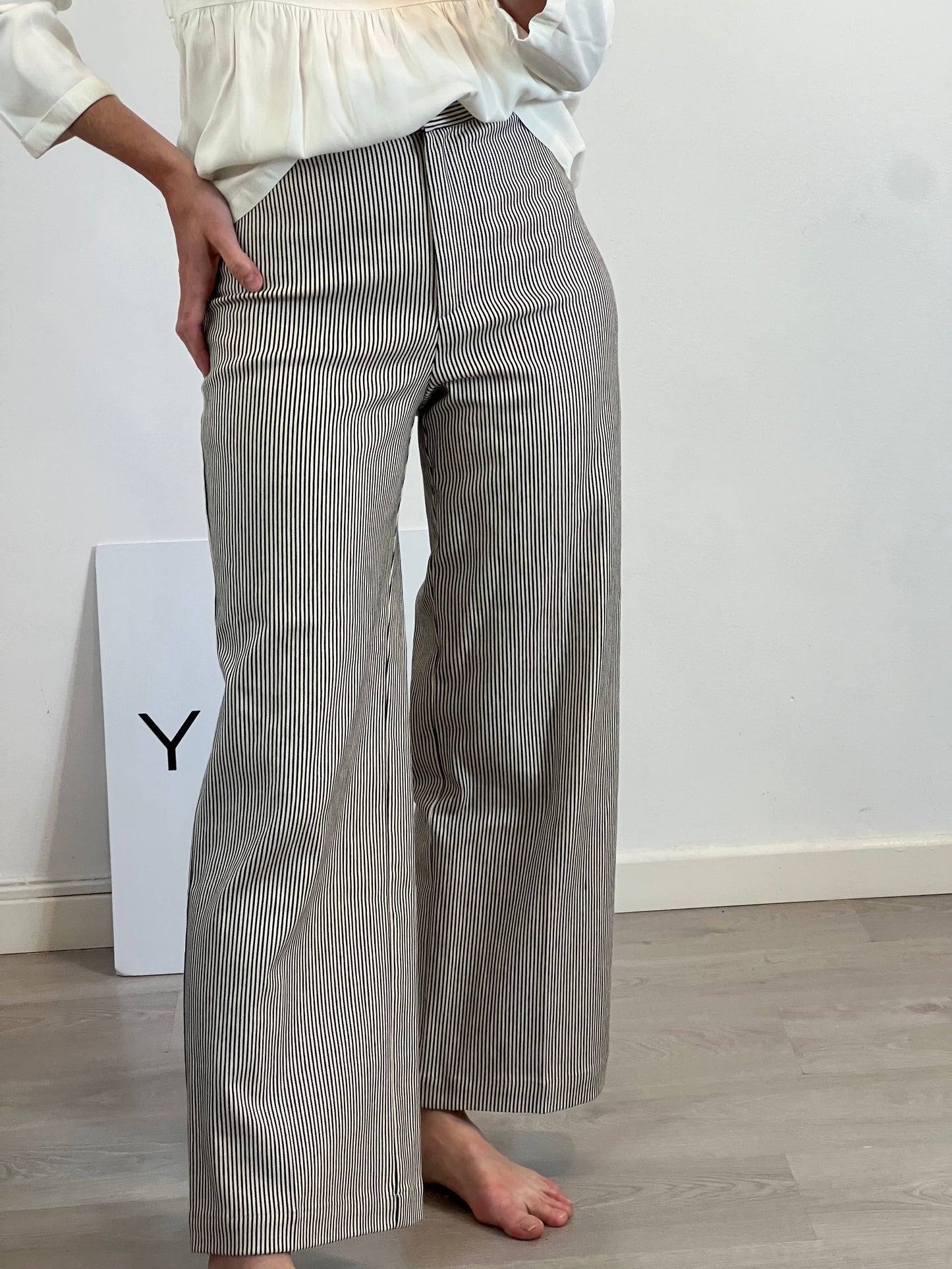 SESSÚN. Pantalón palazo rayas T.36