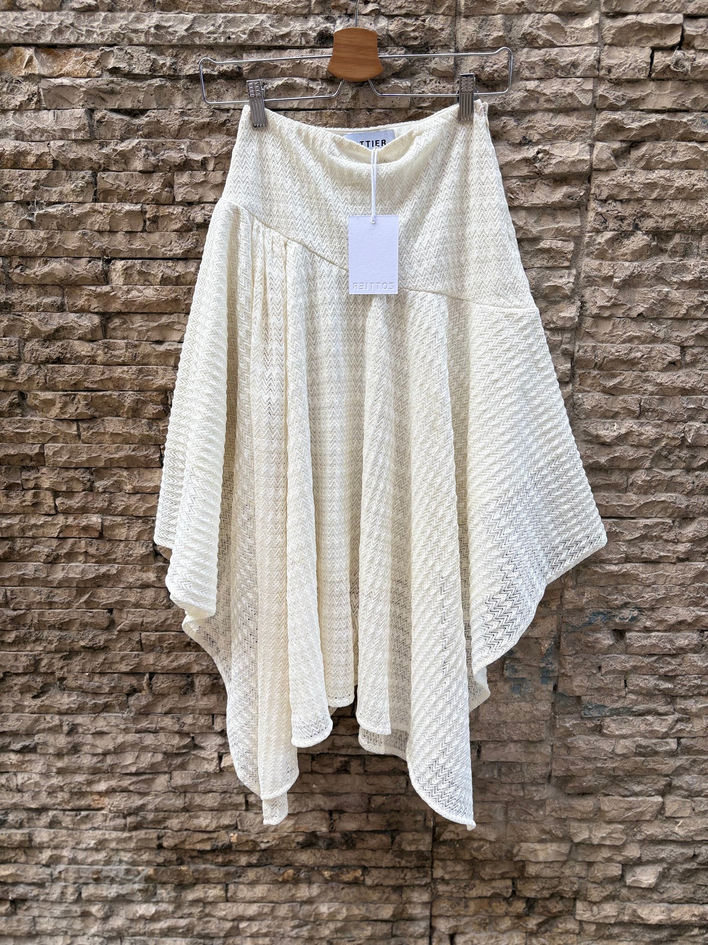 ZOTTIER. Falda asimétrica modelo ´snow´. T S