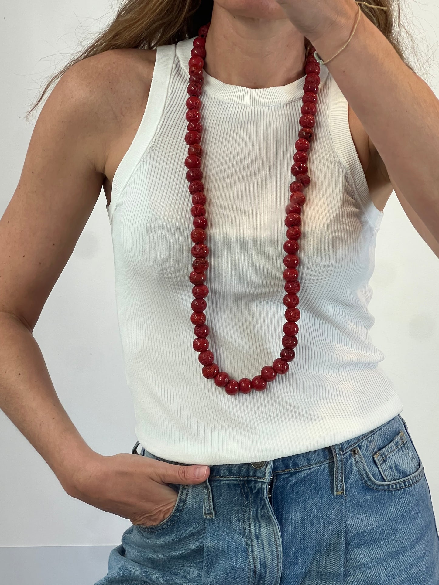 OTHERS. Long red bead necklace