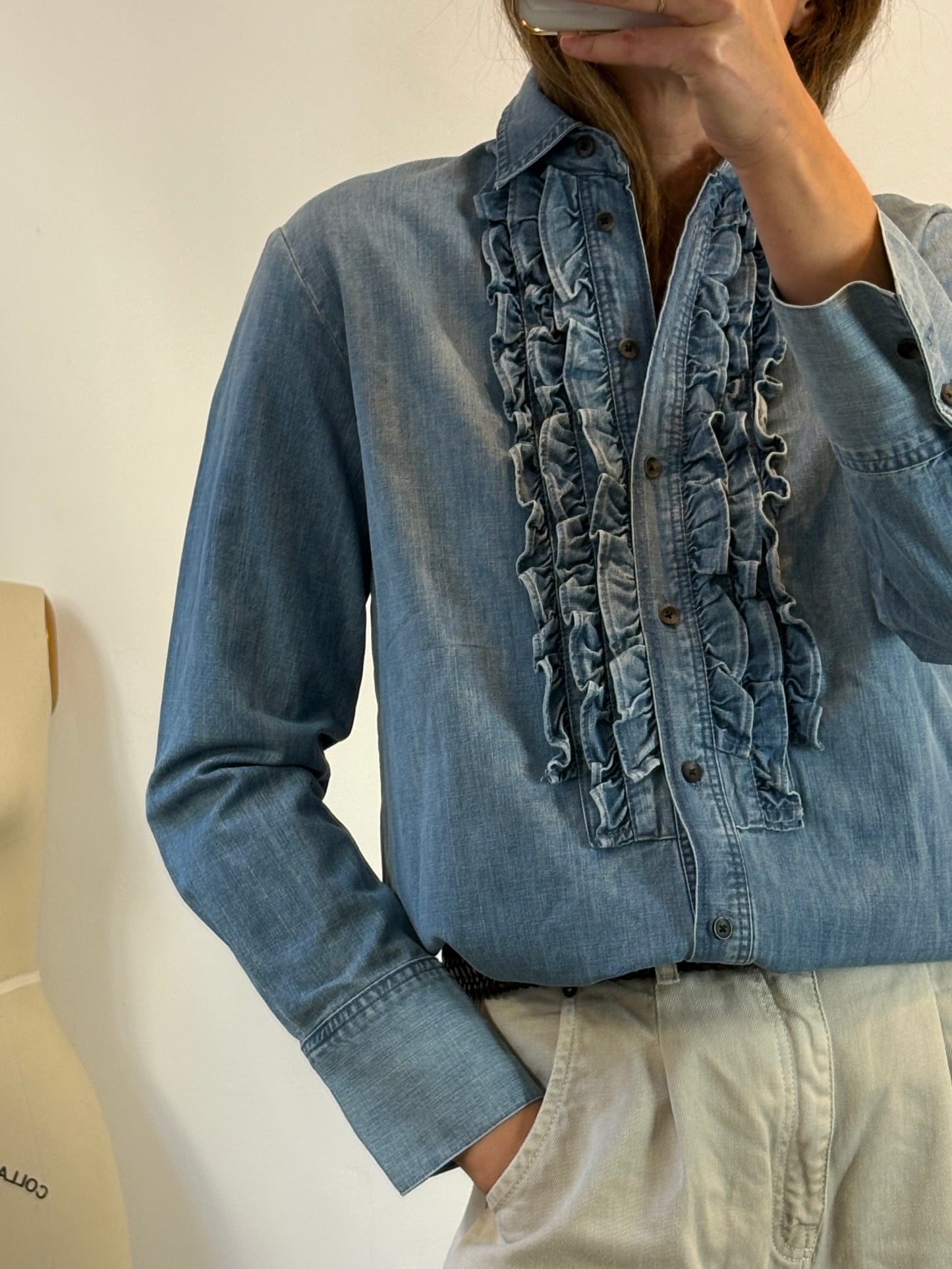 ZARA. Camisa denim volantes  mini