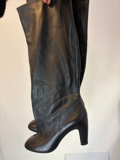 ZARA. Bota tacón piel soft en negro