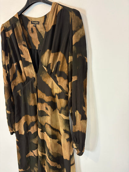 MASSIMO DUTTI. Short green skirt with pocket T.xs