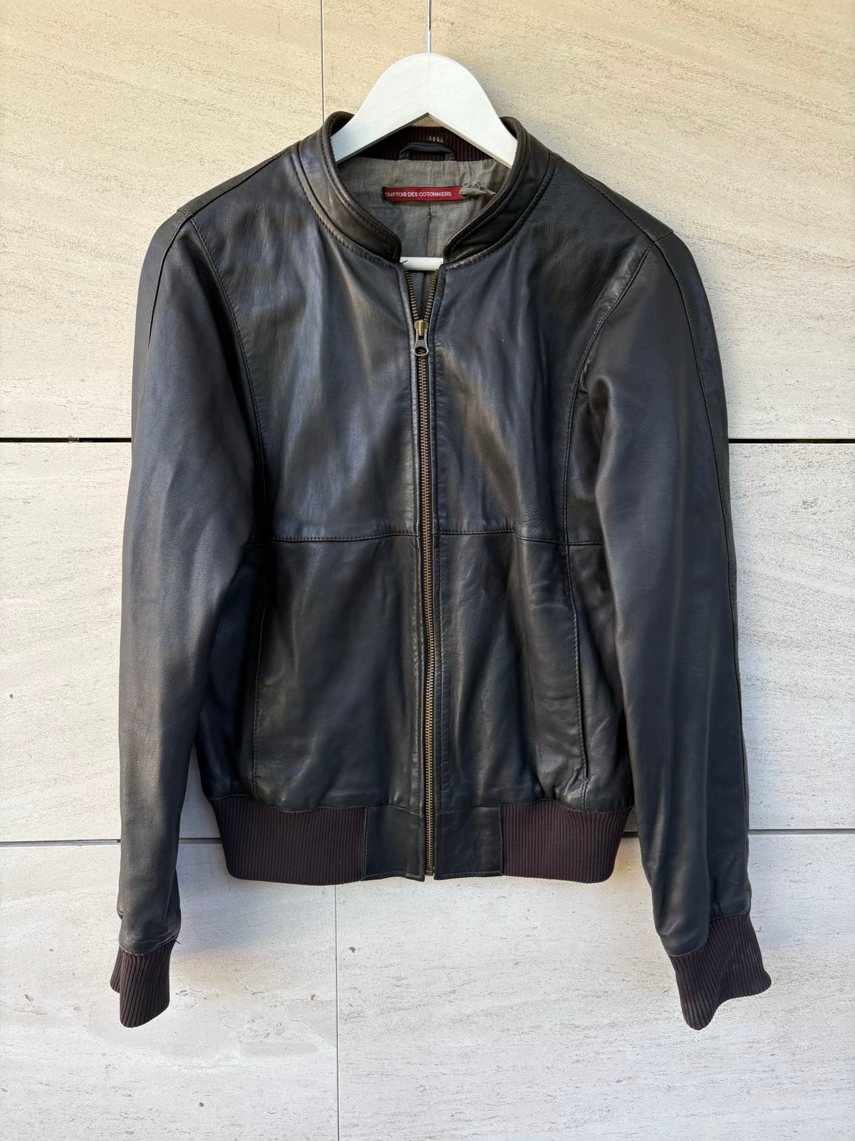 COMPTOIR DES COTONNIERS. Chaqueta piel marrón oscuro